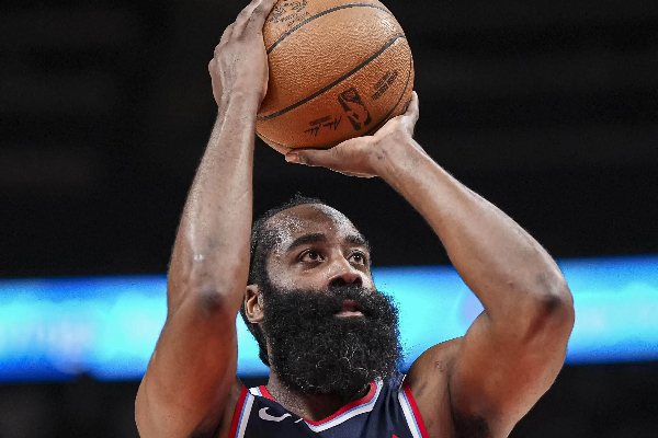 准三双绝杀 + 22+15 全能王！火箭双星闪耀 杜兰特低迷仍险胜快船